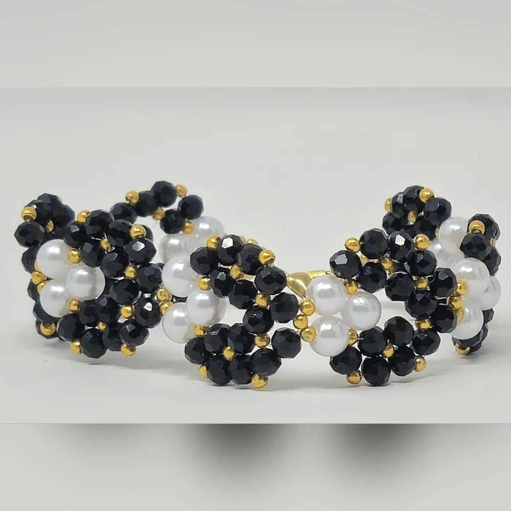 Chic Black and White Beaded Bracelet with Gold Accents - Picture 2 of 6